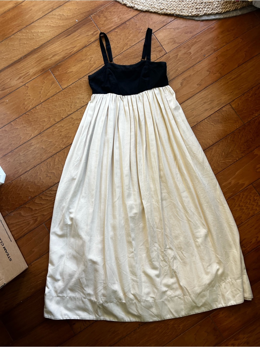 Taylor Black & Cream Maxi Dress with Fitted Bodice Sz 8